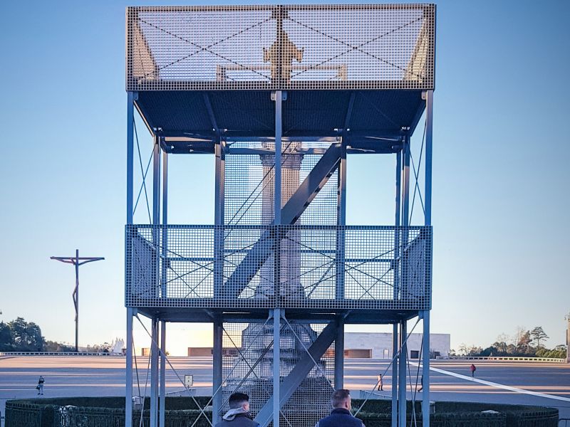 estrutura-em-ferro-de-apoio-no-santuario-de-fatima5E65FD43-DF82-4B05-8E4B-A9CD38C29CC0.jpg